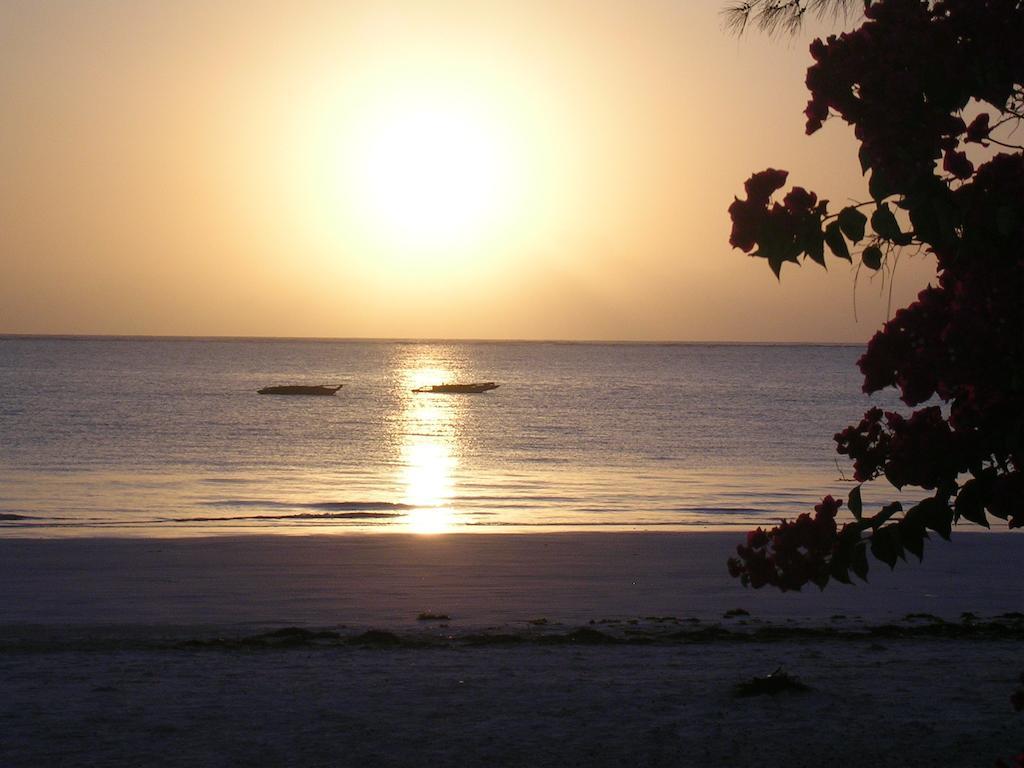 Le Zahir Lodge Ambatoloaka  Bagian luar foto