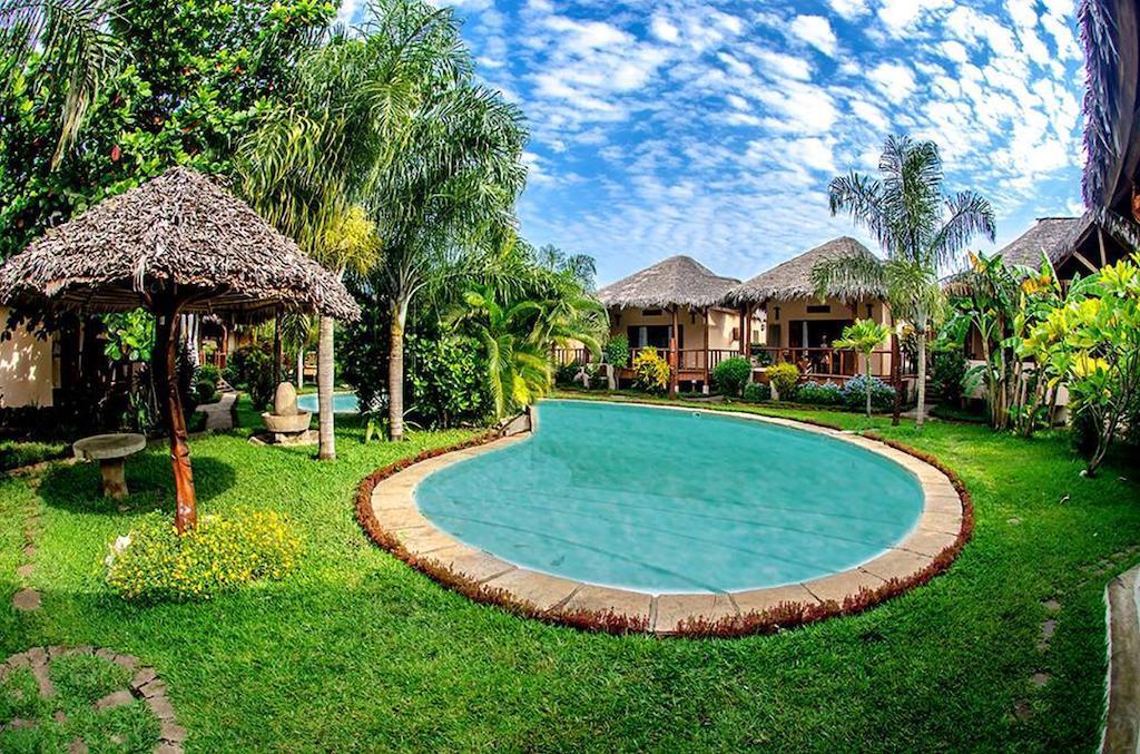 Le Zahir Lodge Ambatoloaka  Bagian luar foto