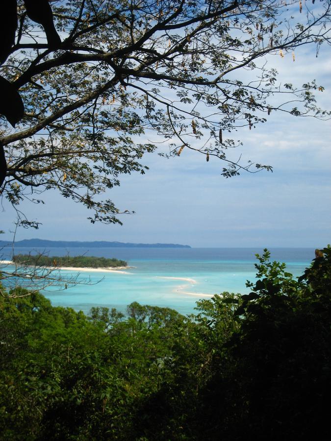 Le Zahir Lodge Ambatoloaka  Bagian luar foto
