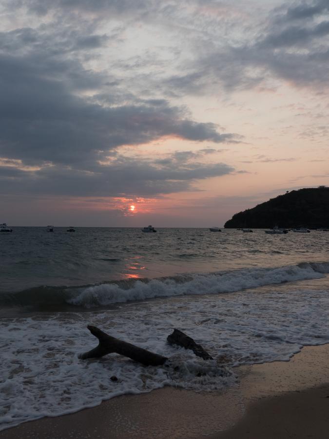 Le Zahir Lodge Ambatoloaka  Bagian luar foto