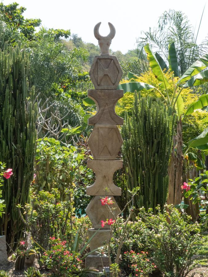 Le Zahir Lodge Ambatoloaka  Bagian luar foto