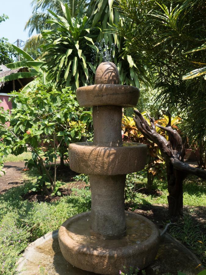 Le Zahir Lodge Ambatoloaka  Bagian luar foto