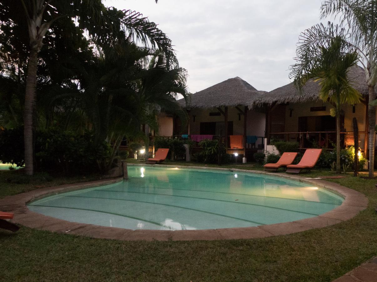 Le Zahir Lodge Ambatoloaka  Bagian luar foto